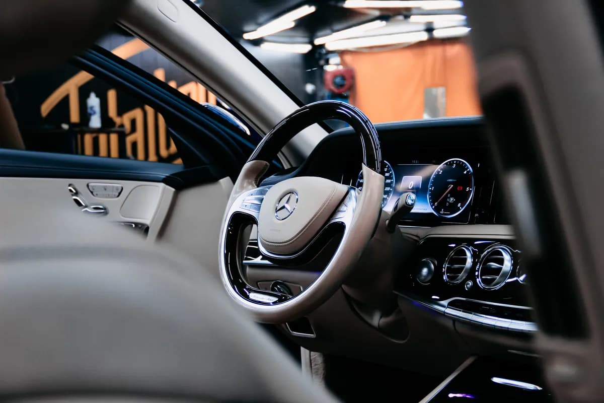 Mercedes-Benz — Химчистка салона